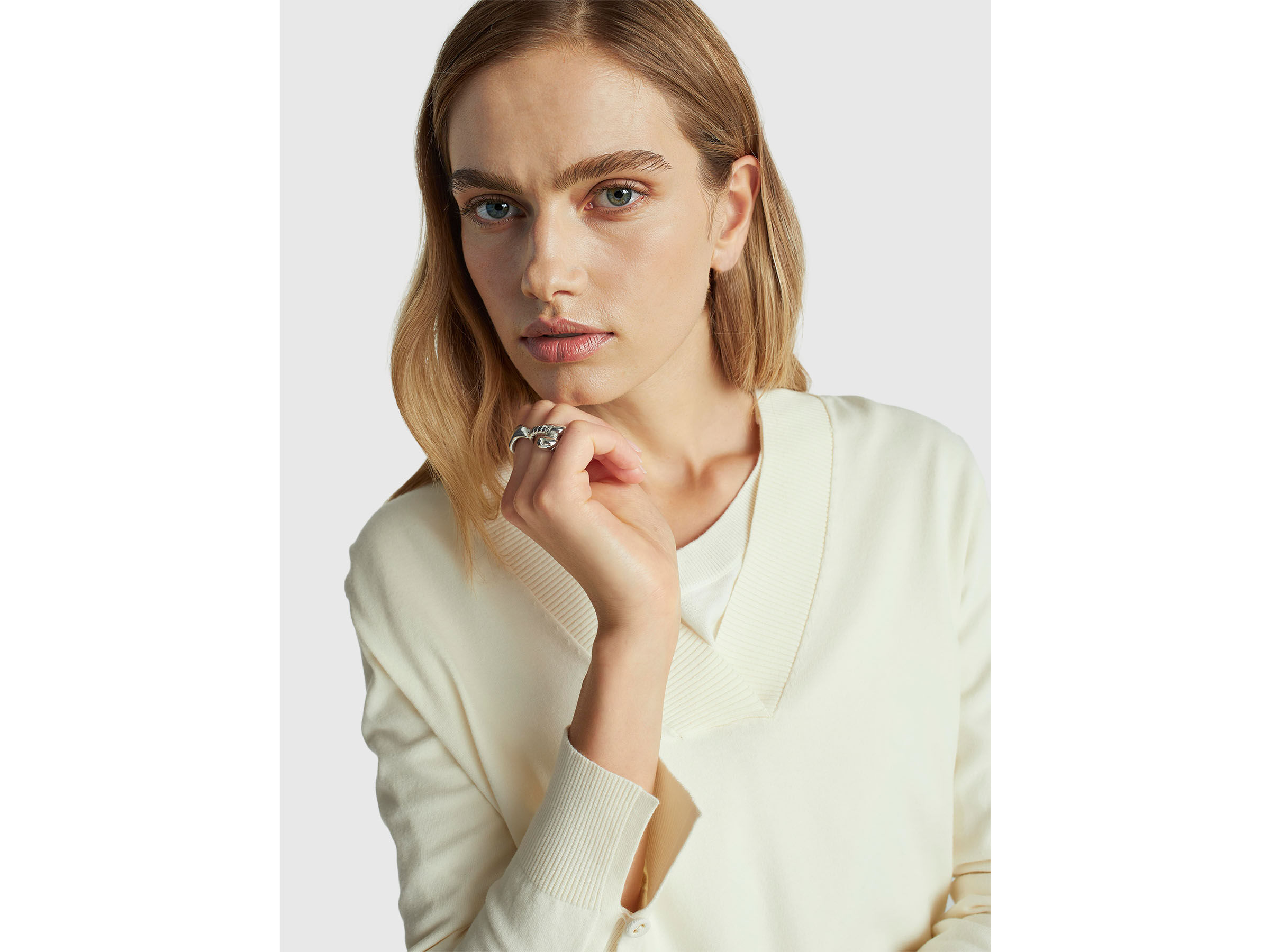 V NECK SWEATER L/S Women image number 4